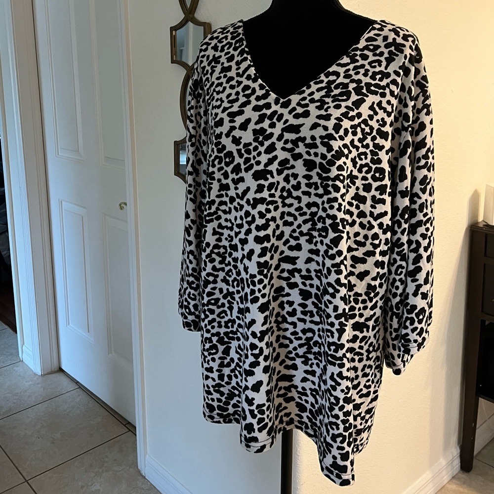 Leopard print sweater 1X by Amaryllis